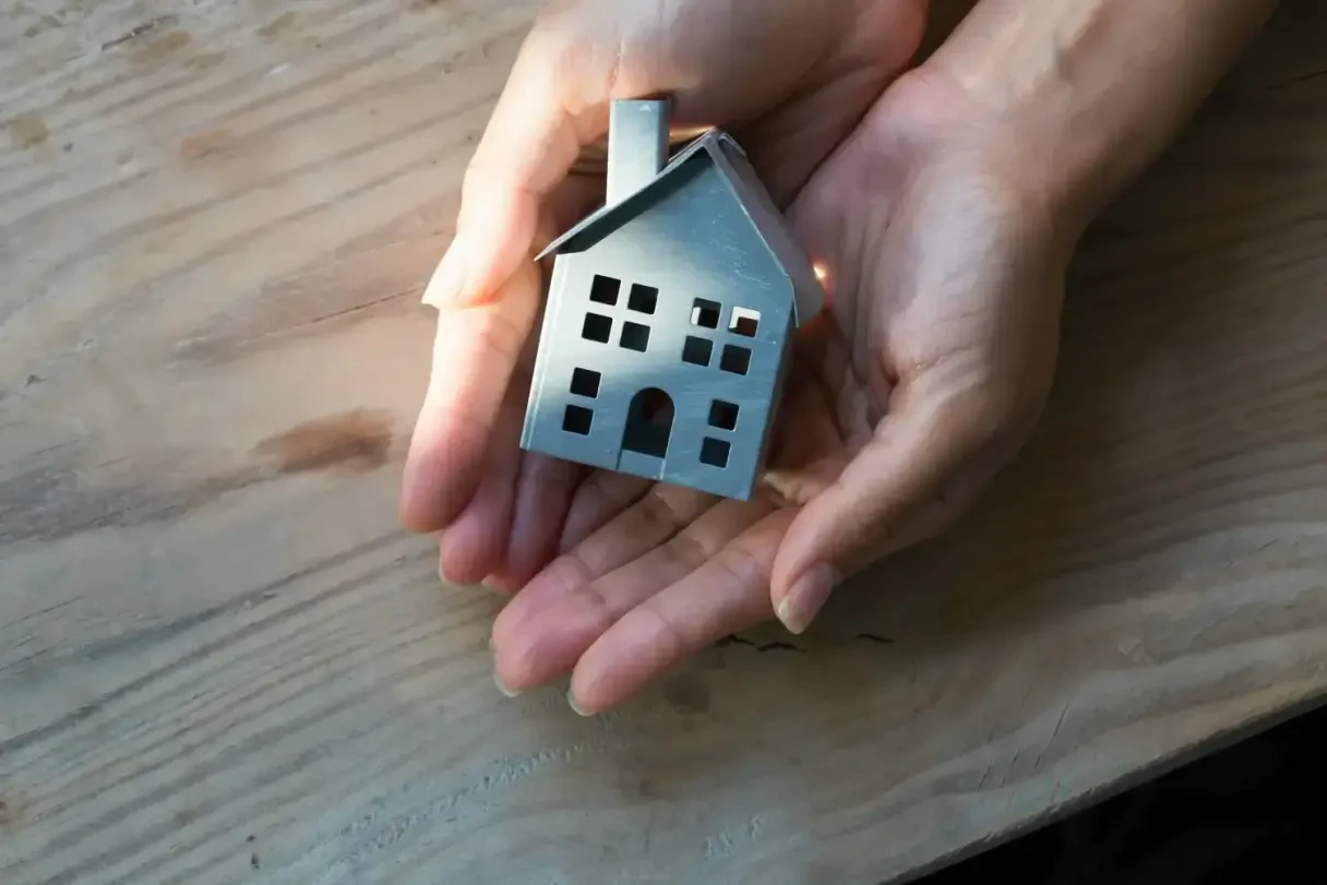 Waarom we goed in huizen, maar slecht in aandelen beleggen