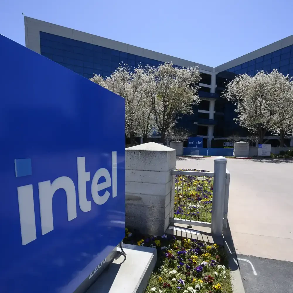 AEX indicatie is vlak, er is veel (tech) nieuws en Intel overweegt alle opties